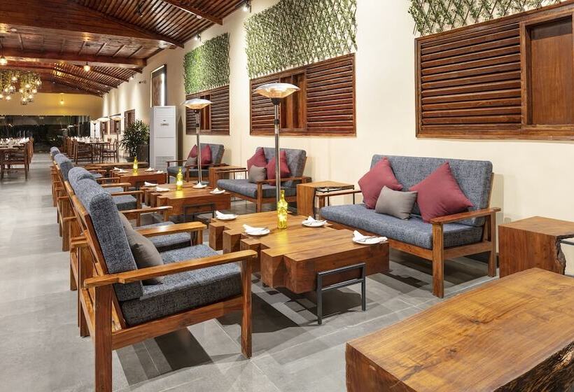 Hotel Suryavilas Luxury Resort & Spa