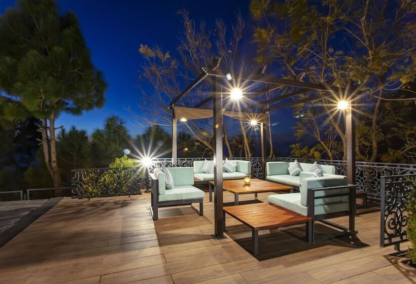 Hotel Suryavilas Luxury Resort & Spa