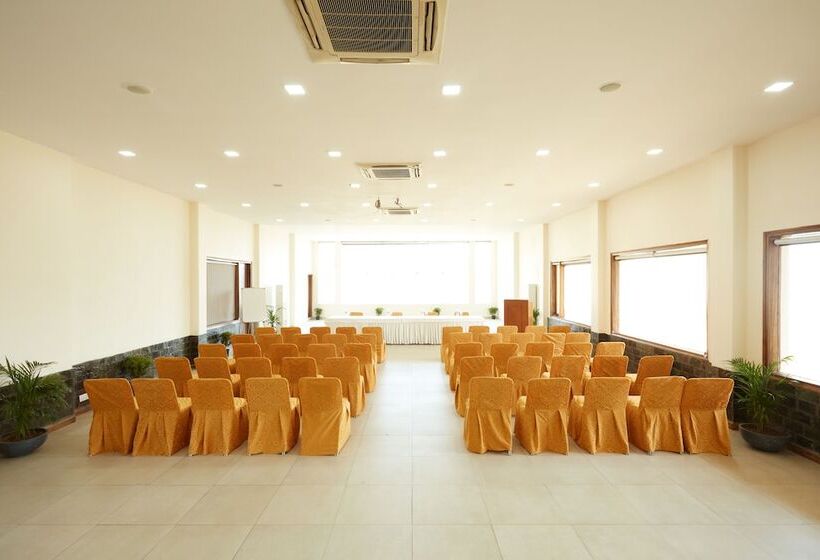 Hotel Suryavilas Luxury Resort & Spa