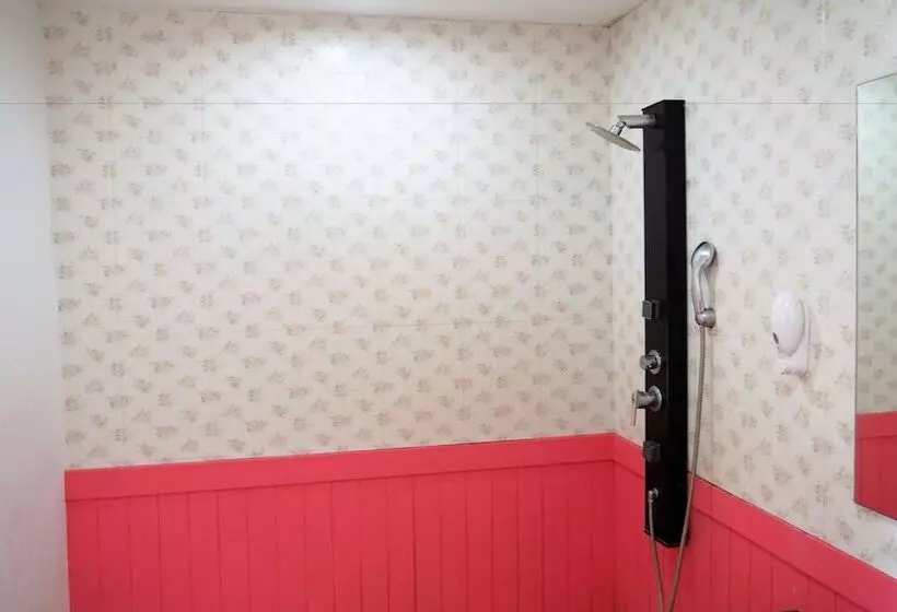 Hotelli Tonrak Resort