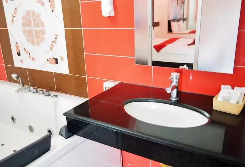 Hotelli Tonrak Resort