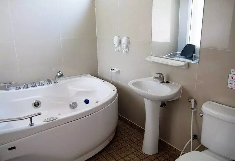 Hotelli Tonrak Resort