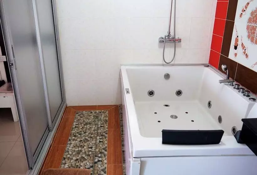 Hotelli Tonrak Resort