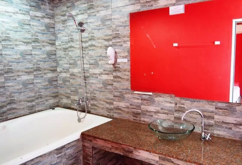 Hotelli Tonrak Resort