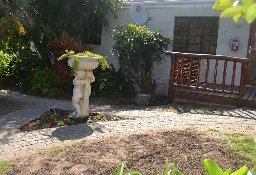 بنسيون Cycad Lodge