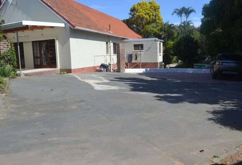 بنسيون Cycad Lodge