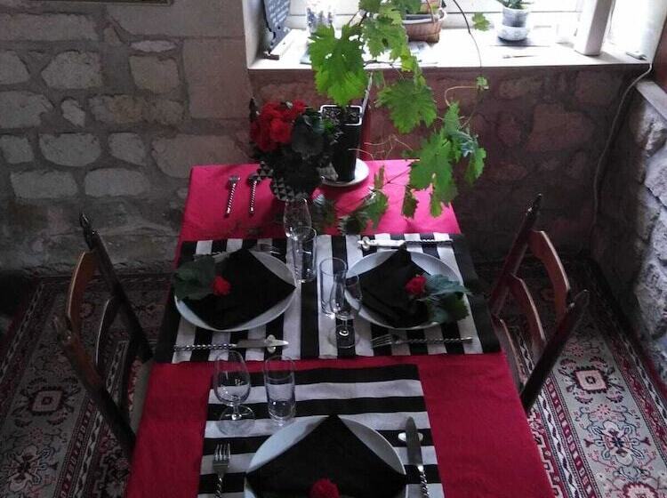 بنسيون Le Moulin Bertrand