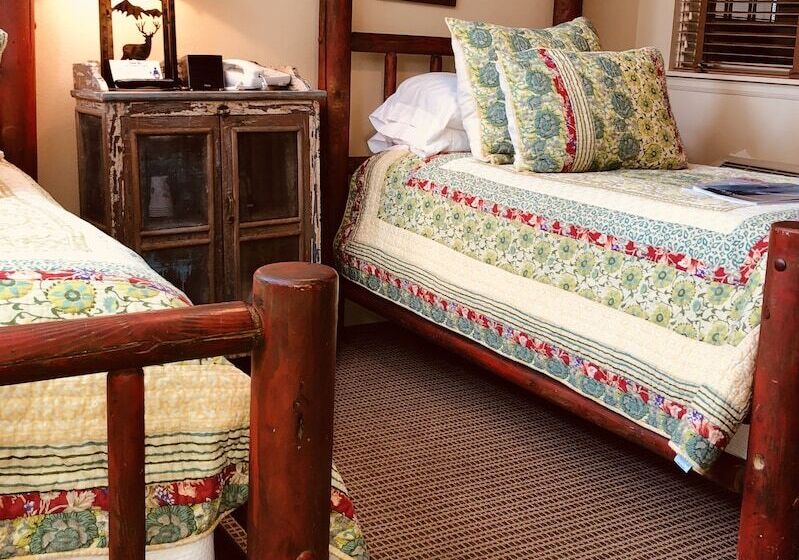 هتل Annabelle Inn