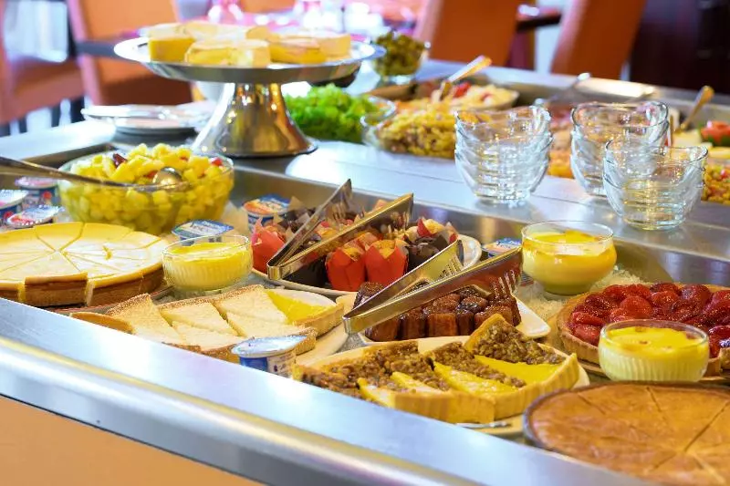 Fh Confort Hotel Orléans Co Met