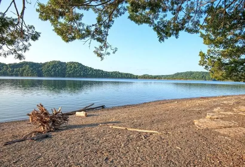 Отель Dale Hollow Lake State Resort Park