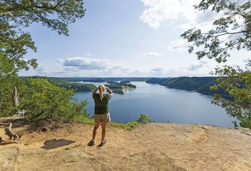 Отель Dale Hollow Lake State Resort Park