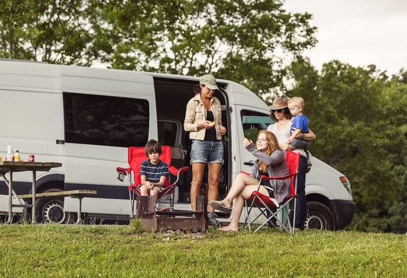 ホテル Dale Hollow Lake State Resort Park