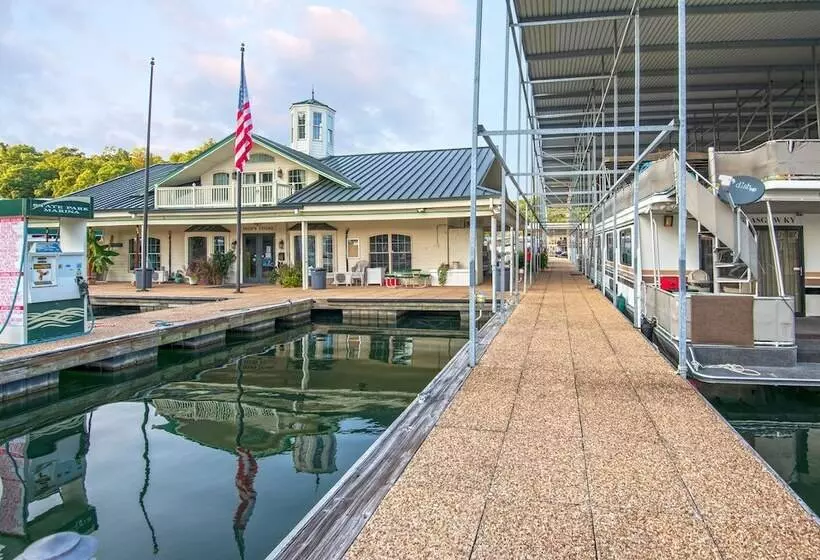 Отель Dale Hollow Lake State Resort Park