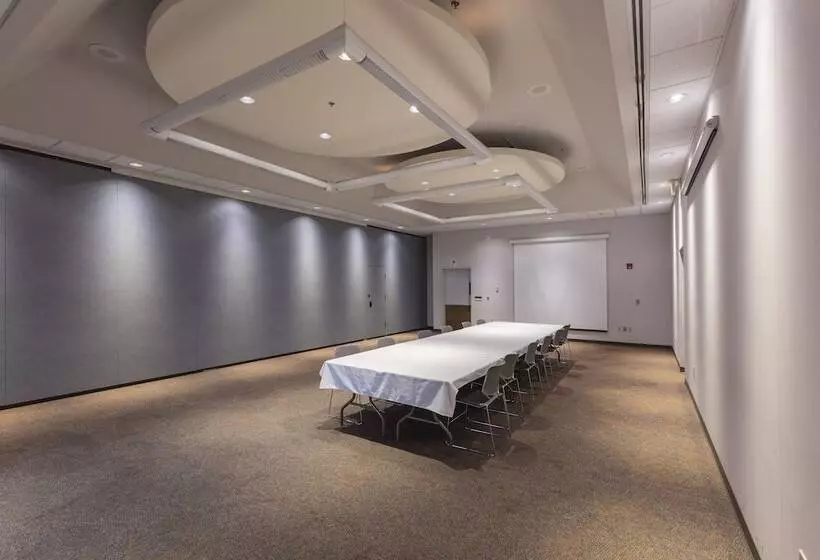 Отель Dale Hollow Lake State Resort Park