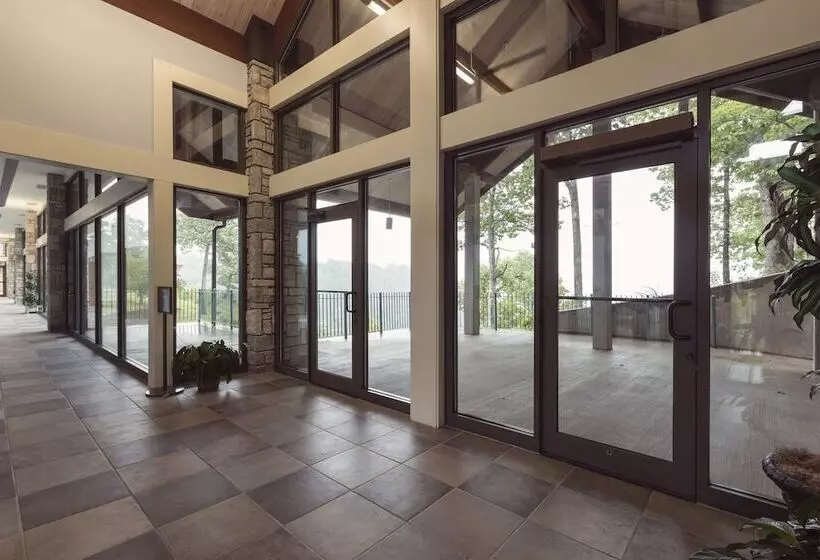 Отель Dale Hollow Lake State Resort Park