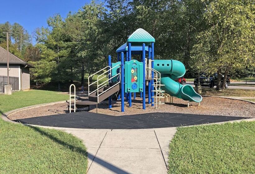 ホテル Dale Hollow Lake State Resort Park