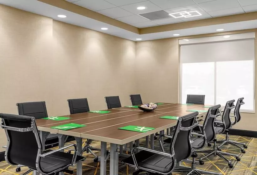 Отель Holiday Inn Cleveland, An Ihg