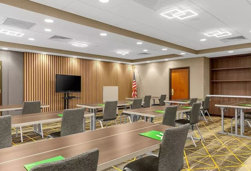 Отель Holiday Inn Cleveland, An Ihg