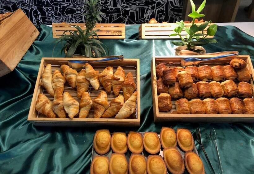 هتل Ibis Paris Porte De Clichy Centre