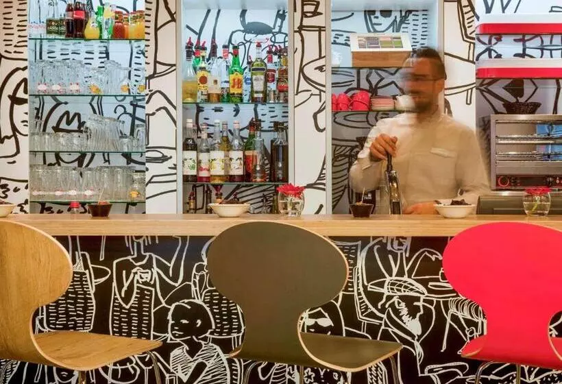 Hotelli Ibis Paris Porte De Clichy Centre