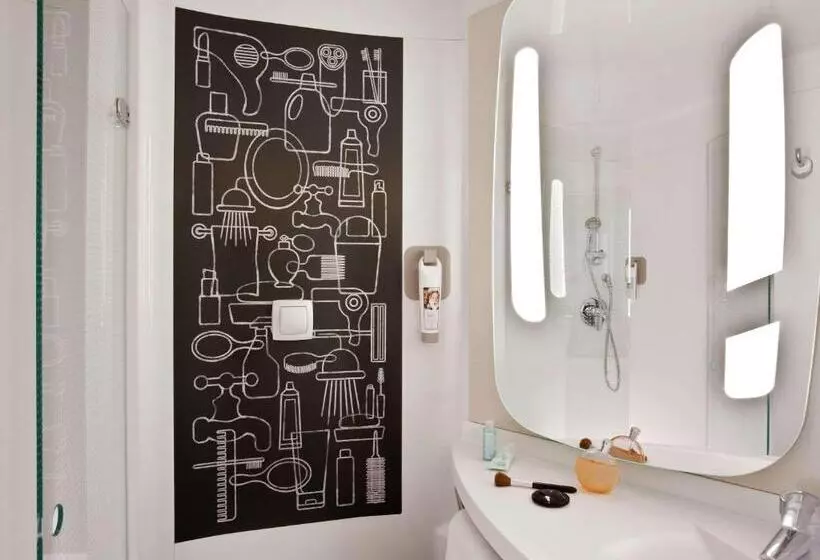 Hotelli Ibis Paris Porte De Clichy Centre