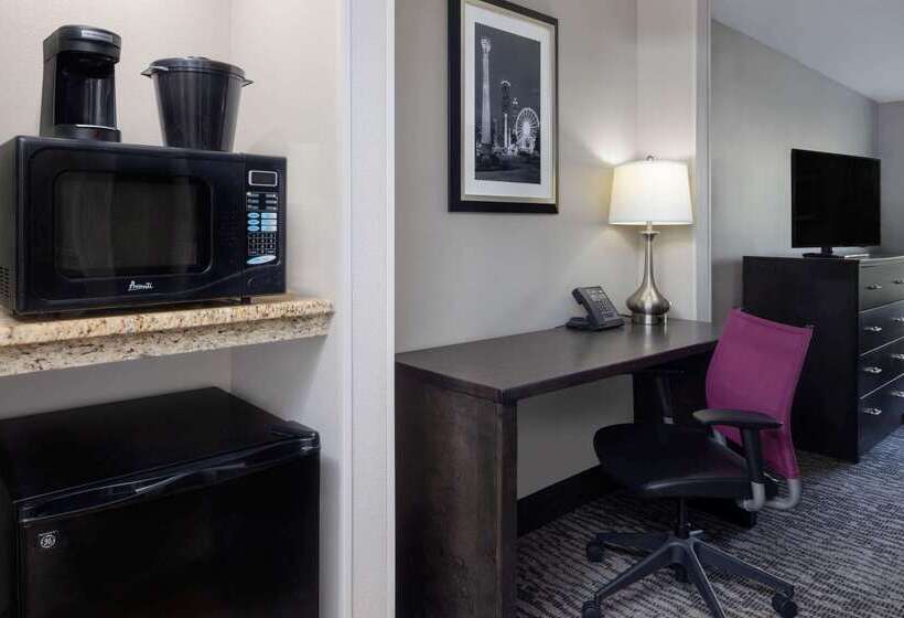 هتل La Quinta By Wyndham Kennesaw