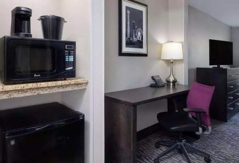 Hotel La Quinta By Wyndham Kennesaw