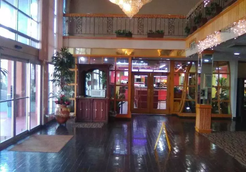 Hotelli Regency Inn & Suites