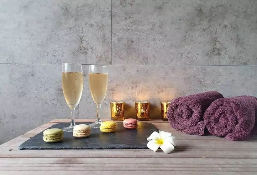 هتل Villa Augeval Hôtel De Charme & Spa