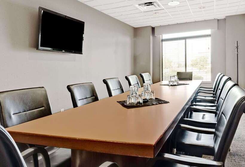 هتل Wingate By Wyndham Fargo