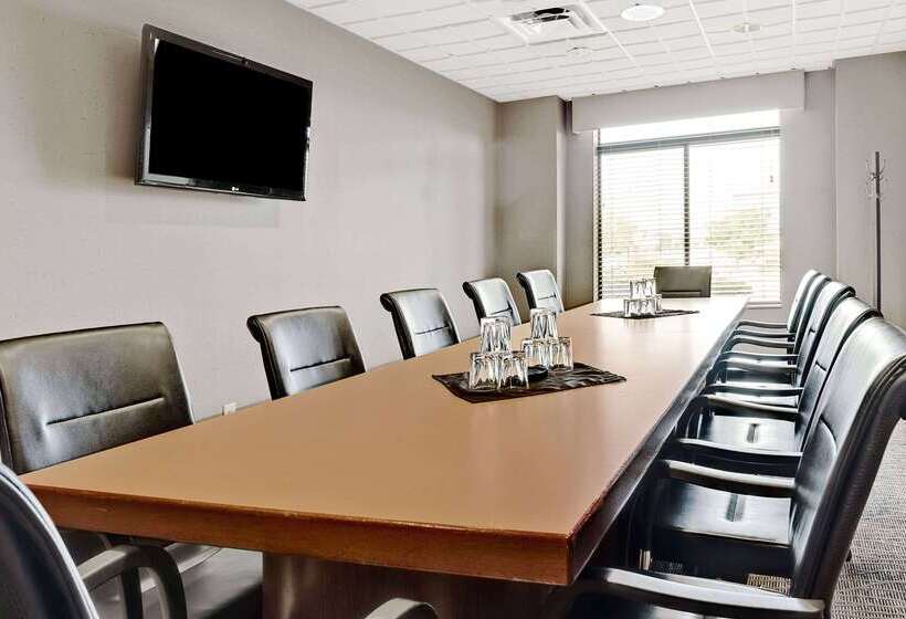 هتل Wingate By Wyndham Fargo