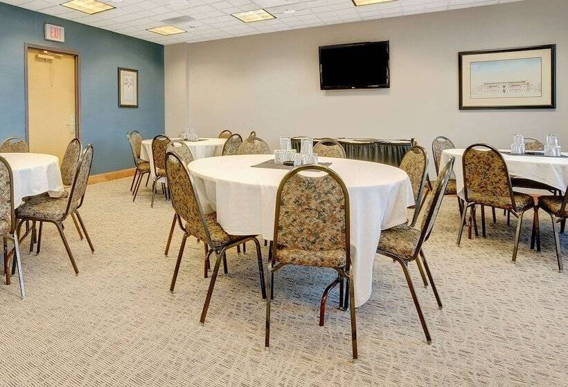 هتل Wingate By Wyndham Fargo