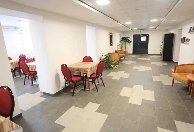 הוסטל Relax Center