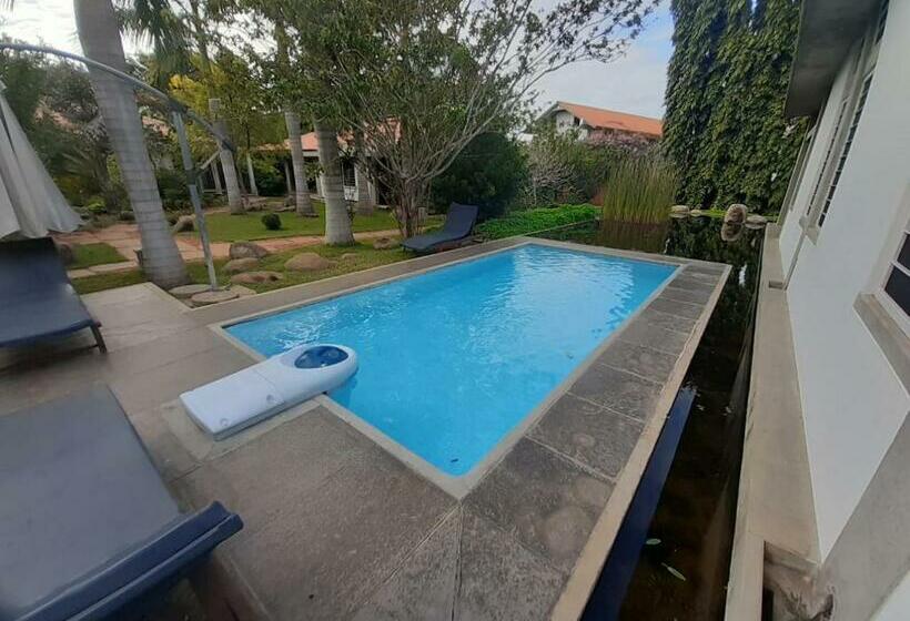 تختخواب و صبحانه Temple Tree Retreat