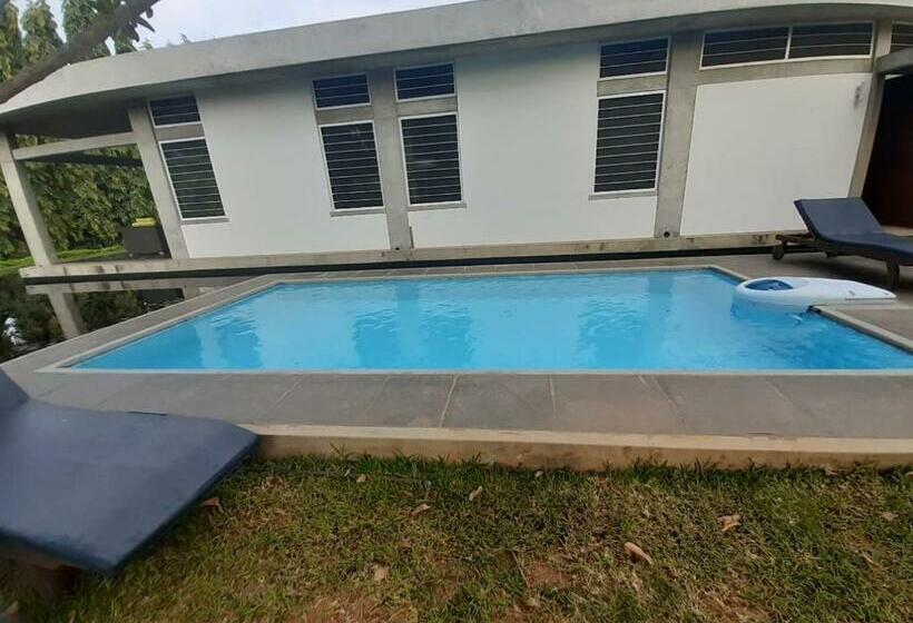 تختخواب و صبحانه Temple Tree Retreat