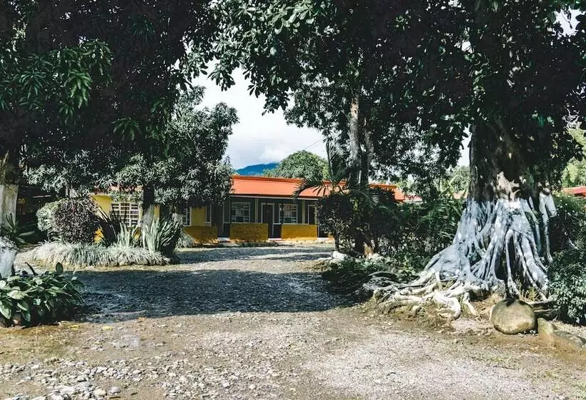 Hotelli Cabinas El Prado