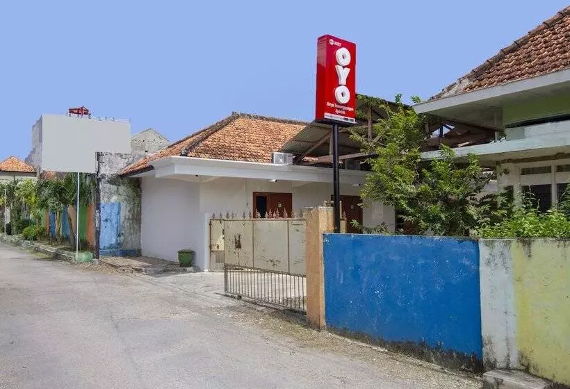 Hotelli Oyo 3027 Griya Temenggungan Syariah