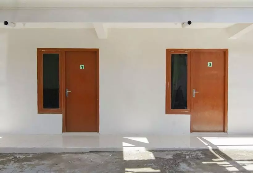 Hotelli Oyo 3027 Griya Temenggungan Syariah