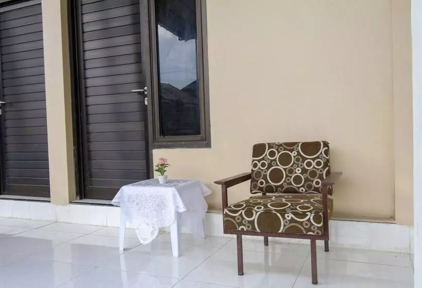 Hotelli Oyo 3027 Griya Temenggungan Syariah