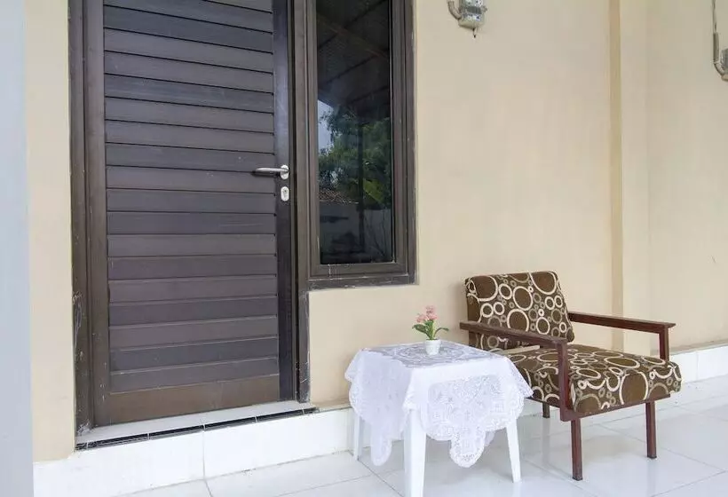 Hotelli Oyo 3027 Griya Temenggungan Syariah