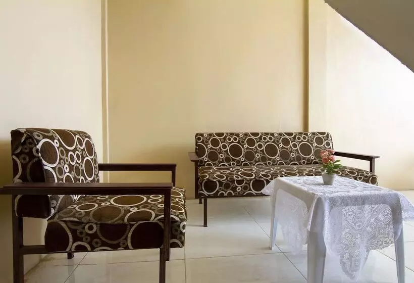 Hotelli Oyo 3027 Griya Temenggungan Syariah