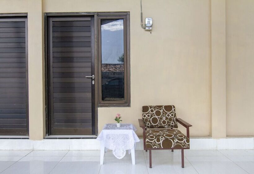 فندق Oyo 3027 Griya Temenggungan Syariah