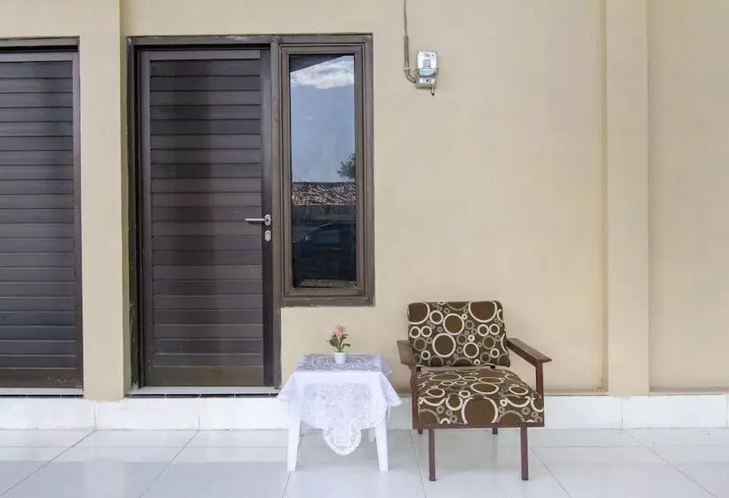 Hotelli Oyo 3027 Griya Temenggungan Syariah