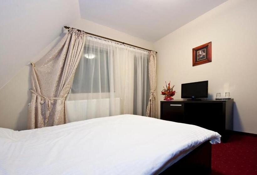 בית מלון כפרי Vila Restaurant Transilvania