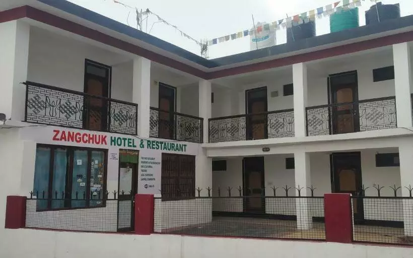هتل Zangchuk & Restaurant