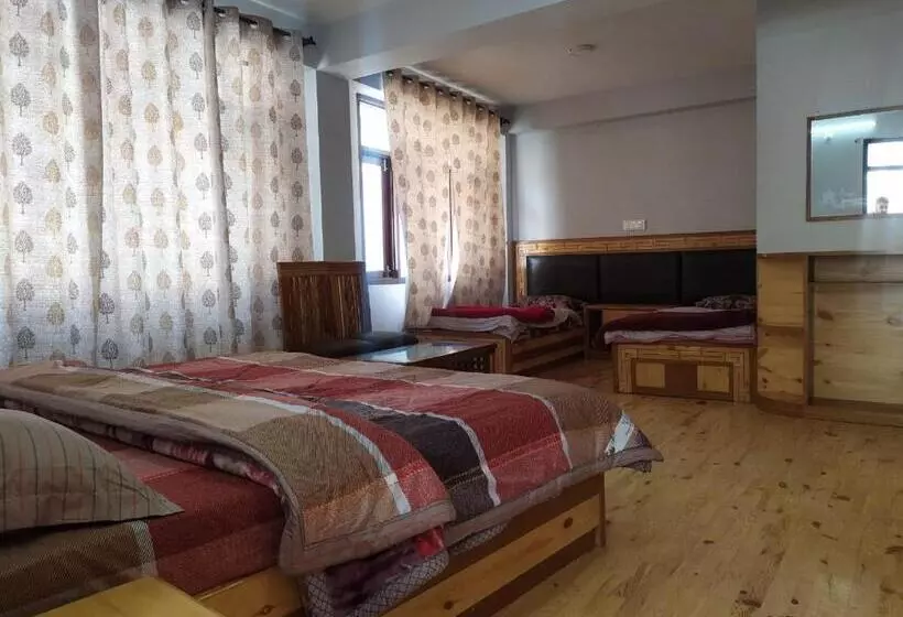 هتل Zangchuk & Restaurant