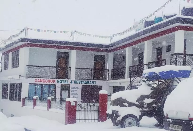 هتل Zangchuk & Restaurant