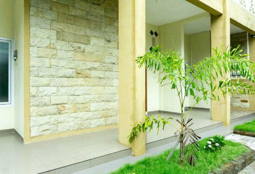 Pension Reddoorz Near Benteng Van Den Bosch