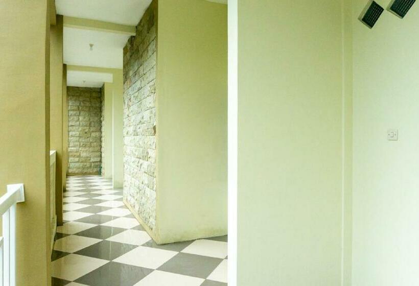 Pension Reddoorz Near Benteng Van Den Bosch