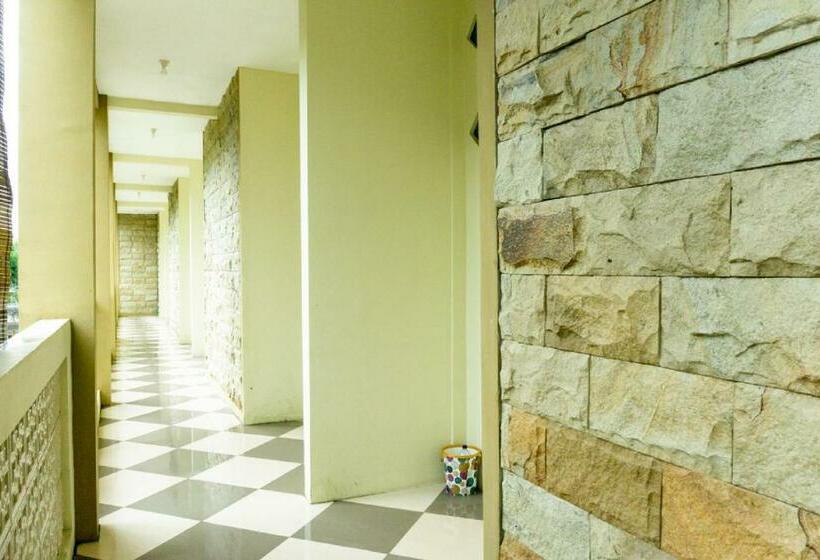 Pension Reddoorz Near Benteng Van Den Bosch